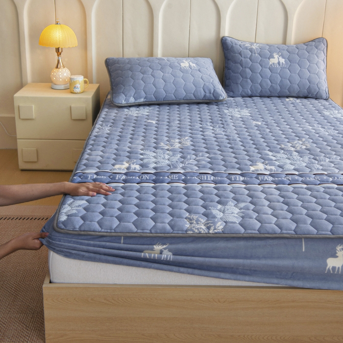 91家纺网 家纺一手货源 找家纺 情煊家纺 2025新款保暖牛奶绒夹棉床笠-床笠款 林深见鹿