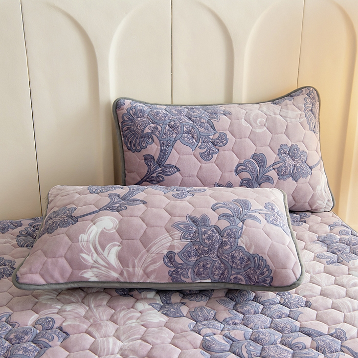 91家纺网 家纺一手货源 找家纺 情煊家纺 2025新款保暖牛奶绒夹棉床笠-床笠款 秘境