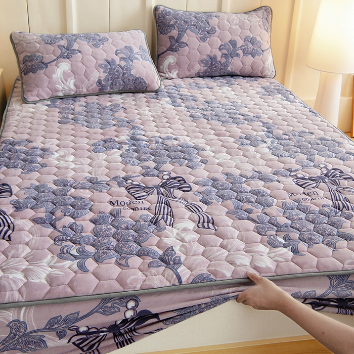 91家纺网 家纺一手货源 找家纺 情煊家纺 2025新款保暖牛奶绒夹棉床笠-床笠款 秘境