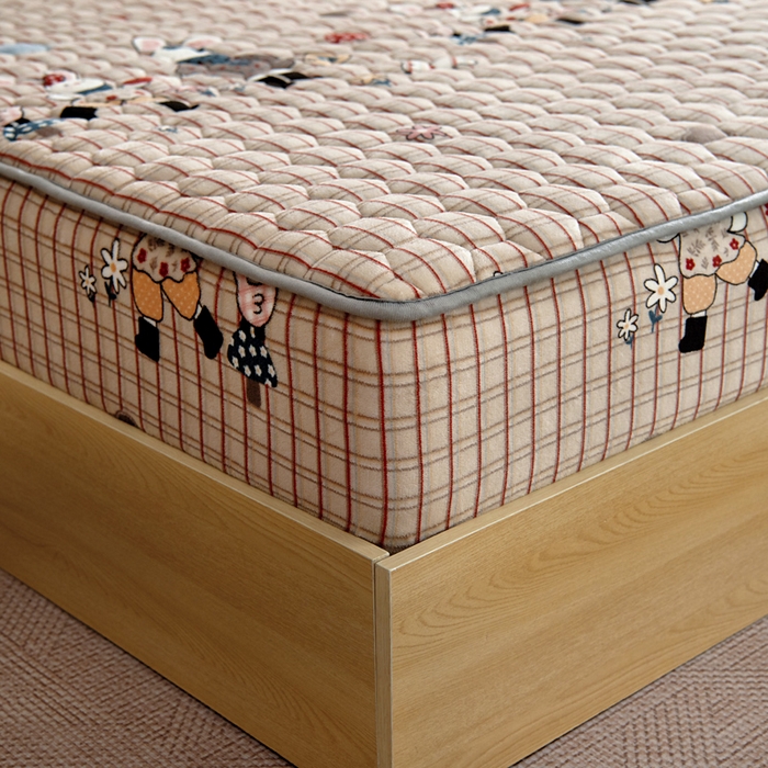 91家纺网 家纺一手货源 找家纺 情煊家纺 2025新款保暖牛奶绒夹棉床笠-床笠款 蘑菇小兔