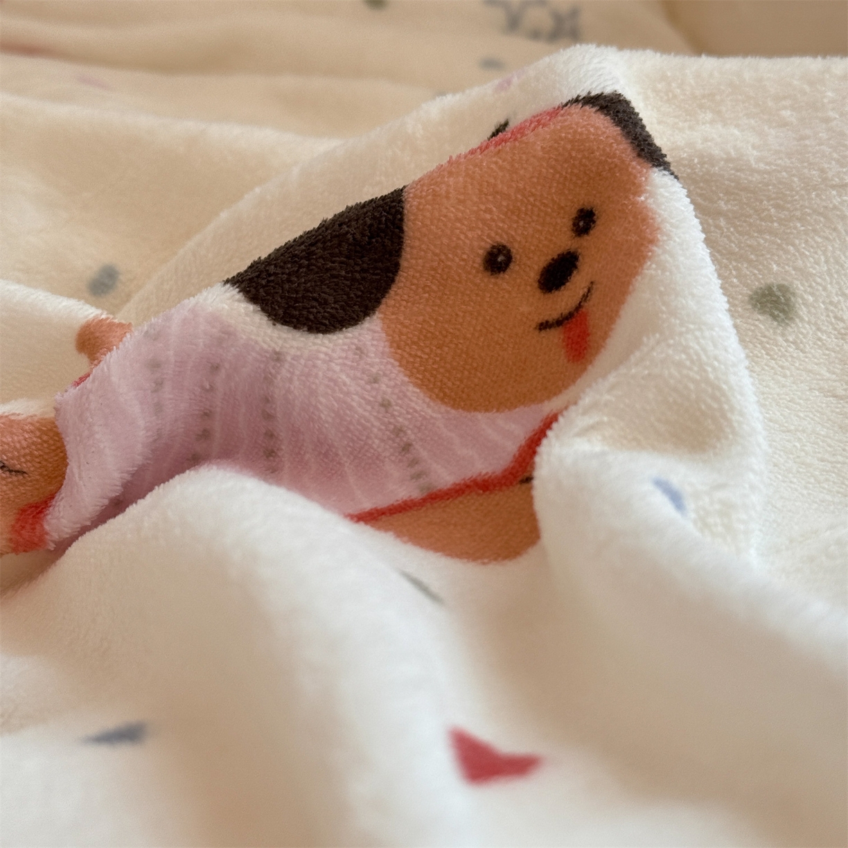 91家纺网 家纺一手货源 找家纺 名兮家居 2025秋冬新款加厚高克重牛奶绒单被套 星星狗