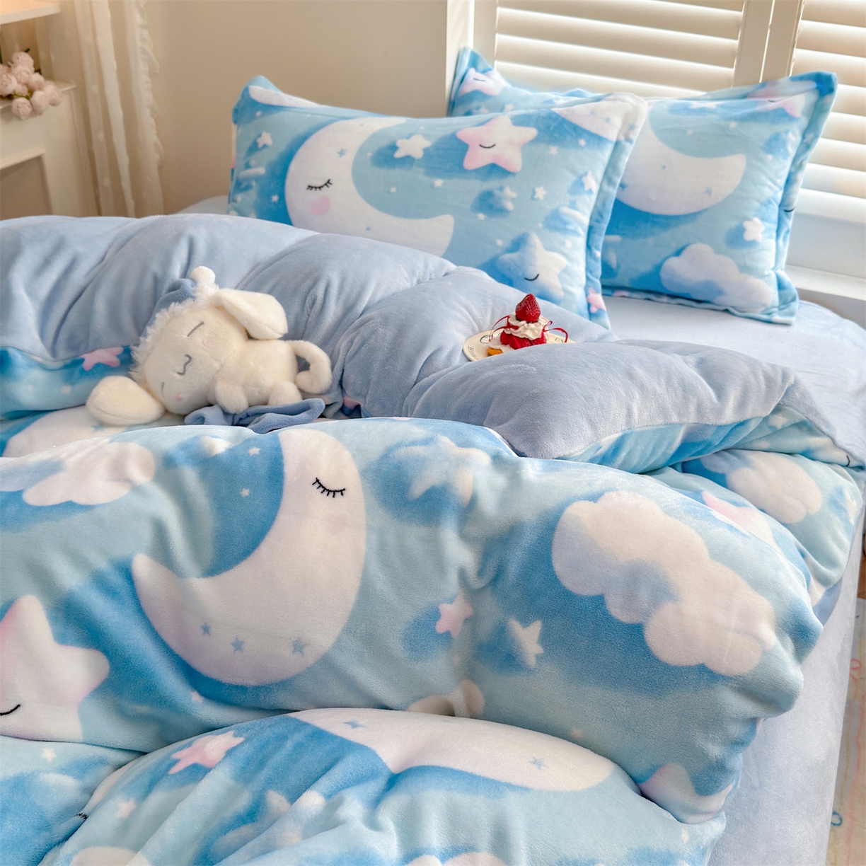 91家纺网 家纺一手货源 找家纺 名兮家居 2025秋冬新款加厚高克重牛奶绒单被套 星月传奇