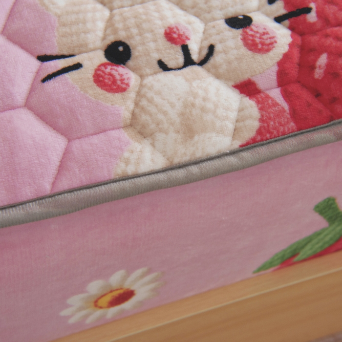 91家纺网 家纺一手货源 找家纺 情煊家纺 2025新款保暖牛奶绒夹棉床笠-床笠款 童真