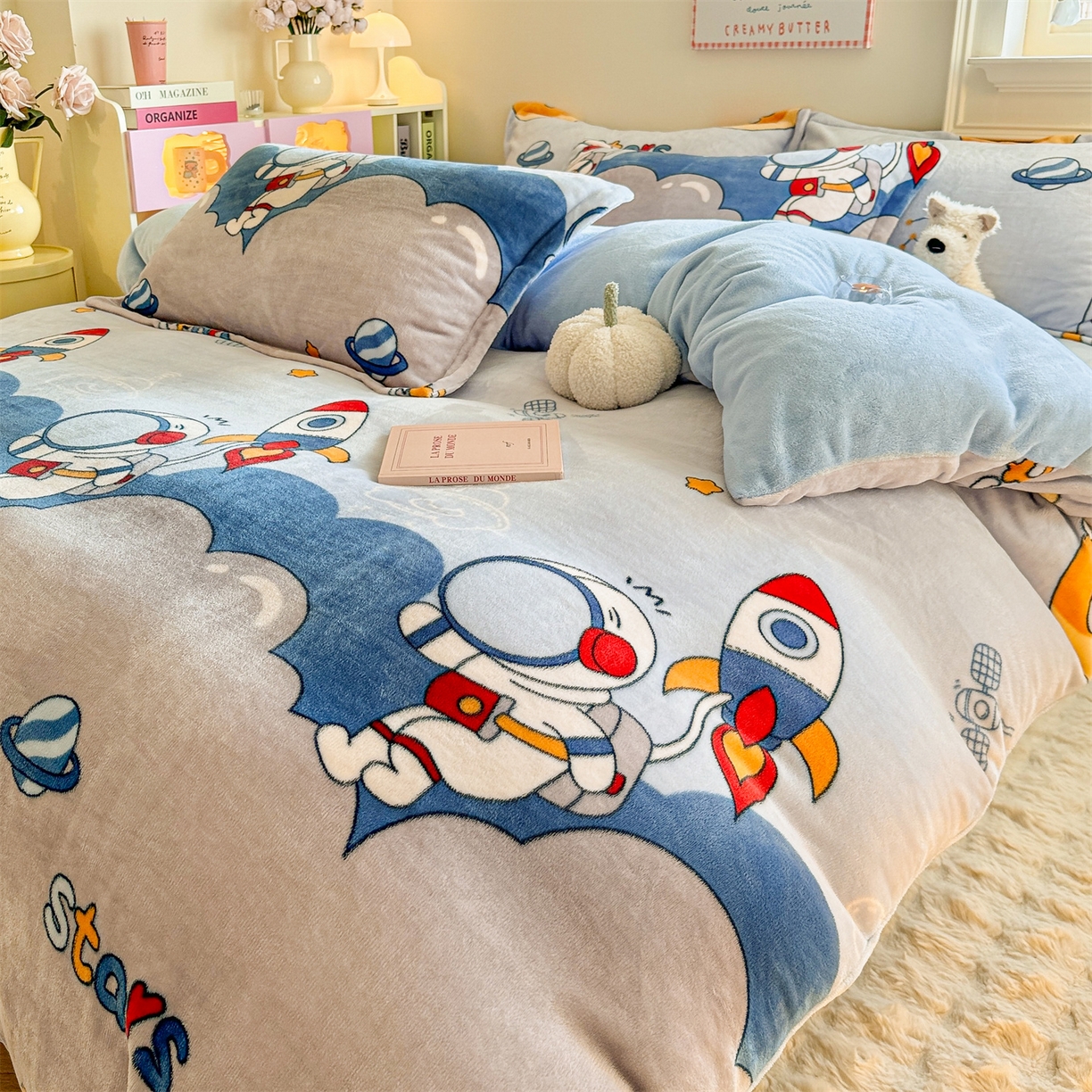 91家纺网 家纺一手货源 找家纺 名兮家居 2025秋冬新款加厚高克重牛奶绒单被套 宇航员