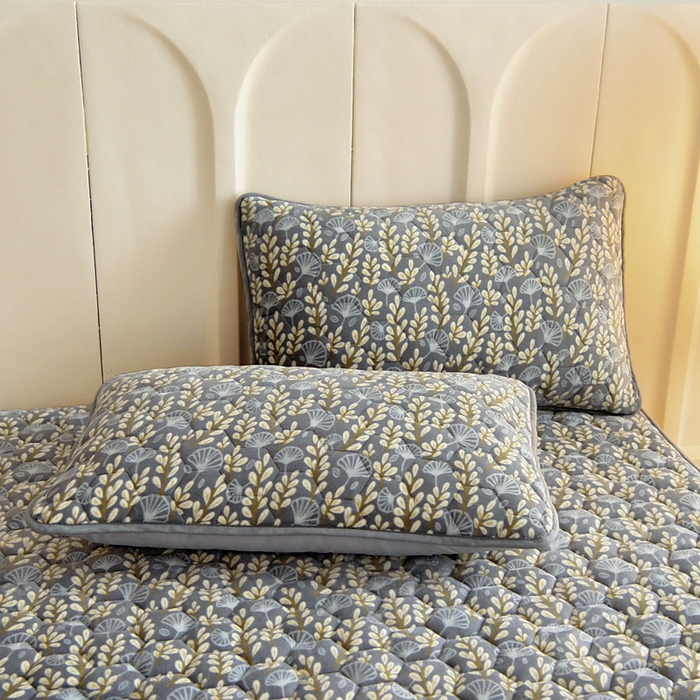 91家纺网 家纺一手货源 找家纺 情煊家纺 2025新款保暖牛奶绒夹棉床笠-床笠款 银杏叶