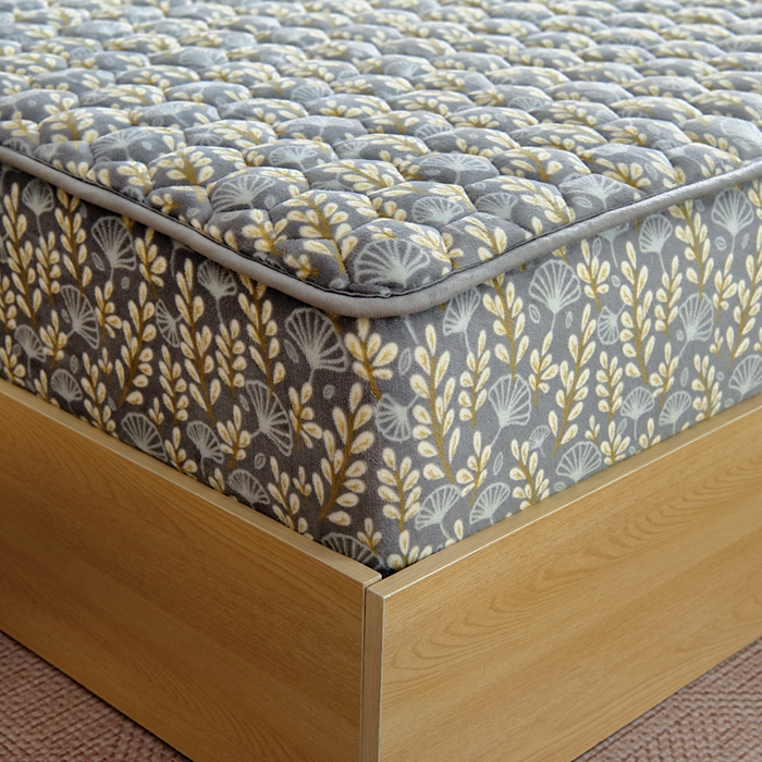 91家纺网 家纺一手货源 找家纺 情煊家纺 2025新款保暖牛奶绒夹棉床笠-床笠款 银杏叶