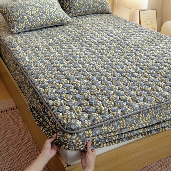 91家纺网 家纺一手货源 找家纺 情煊家纺 2025新款保暖牛奶绒夹棉床笠-床笠款 银杏叶