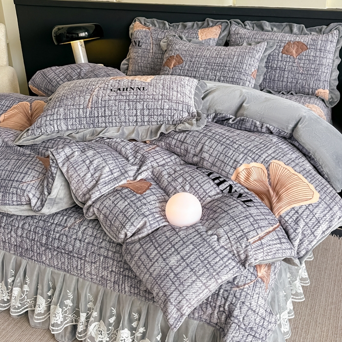 91家纺网 家纺一手货源 找家纺 （总）首选家纺 2025新款直播热款双层蕾丝花边牛奶绒印花床盖四件套床盖单件三件套