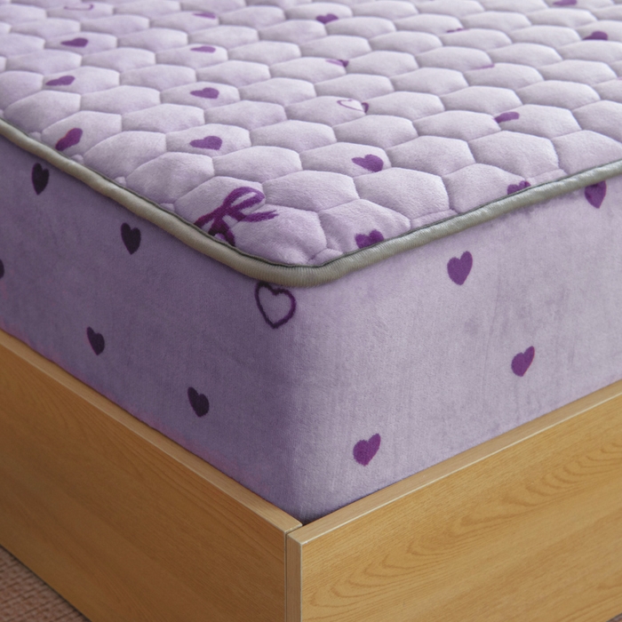 91家纺网 家纺一手货源 找家纺 情煊家纺 2025新款保暖牛奶绒夹棉床笠-床笠款 紫爱心