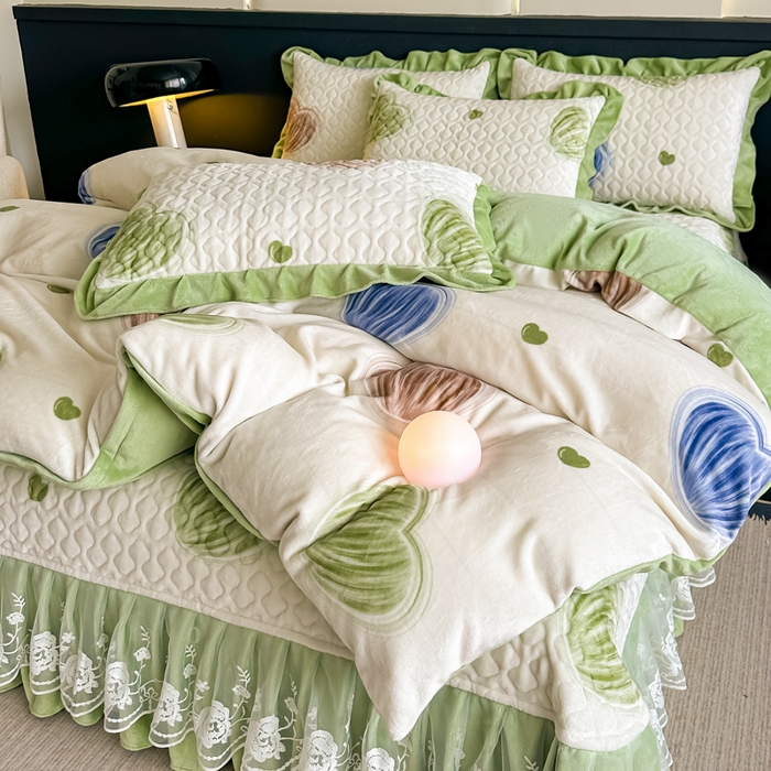 91家纺网 家纺一手货源 找家纺 （总）首选家纺 2025新款直播热款双层蕾丝花边牛奶绒印花床盖四件套床盖单件三件套