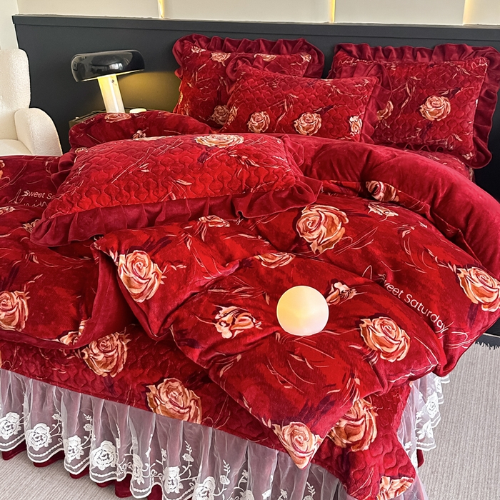 91家纺网 家纺一手货源 找家纺 （总）首选家纺 2025新款直播热款双层蕾丝花边牛奶绒印花床盖四件套床盖单件三件套