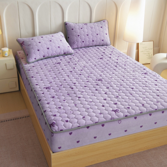 91家纺网 家纺一手货源 找家纺 情煊家纺 2025新款保暖牛奶绒夹棉床笠-床笠款 紫爱心