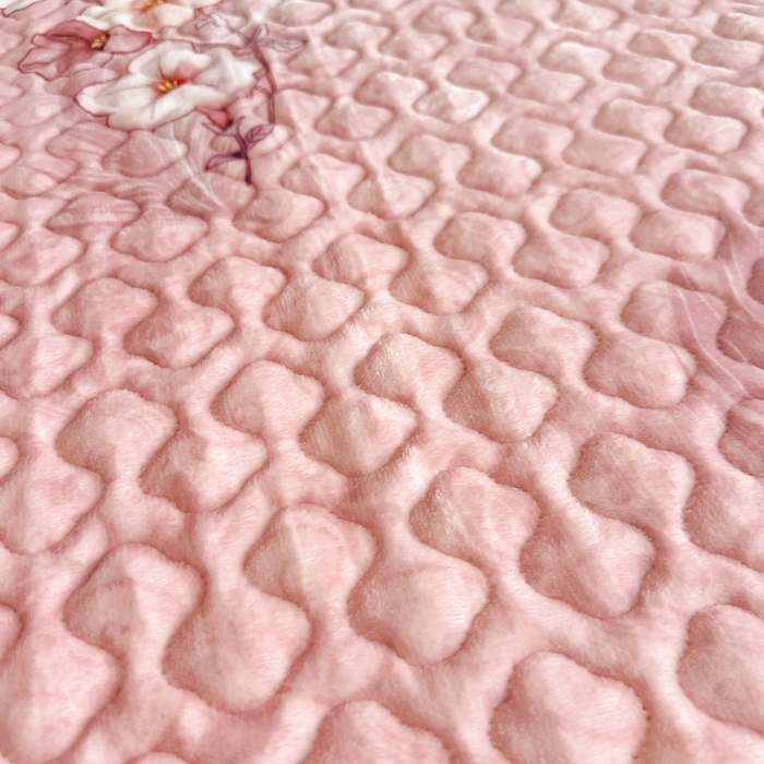 91家纺网 家纺一手货源 找家纺 首选家纺 2025新款直播热款双层蕾丝花边牛奶绒印花床盖四件套床盖单件三件套 花香如梦