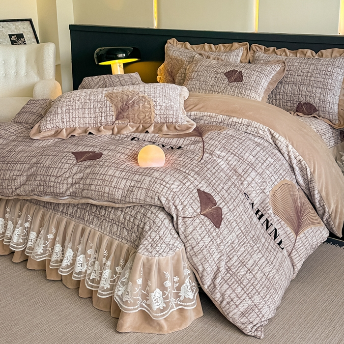 91家纺网 家纺一手货源 找家纺 首选家纺 2025新款直播热款双层蕾丝花边牛奶绒印花床盖四件套床盖单件三件套 梦想起航-咖