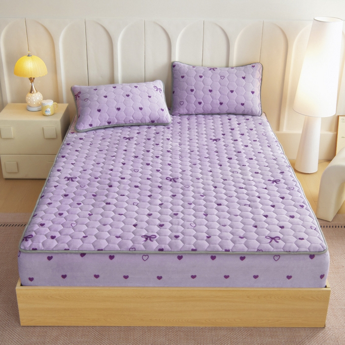 91家纺网 家纺一手货源 找家纺 情煊家纺 2025新款保暖牛奶绒夹棉床笠-床笠款 紫爱心