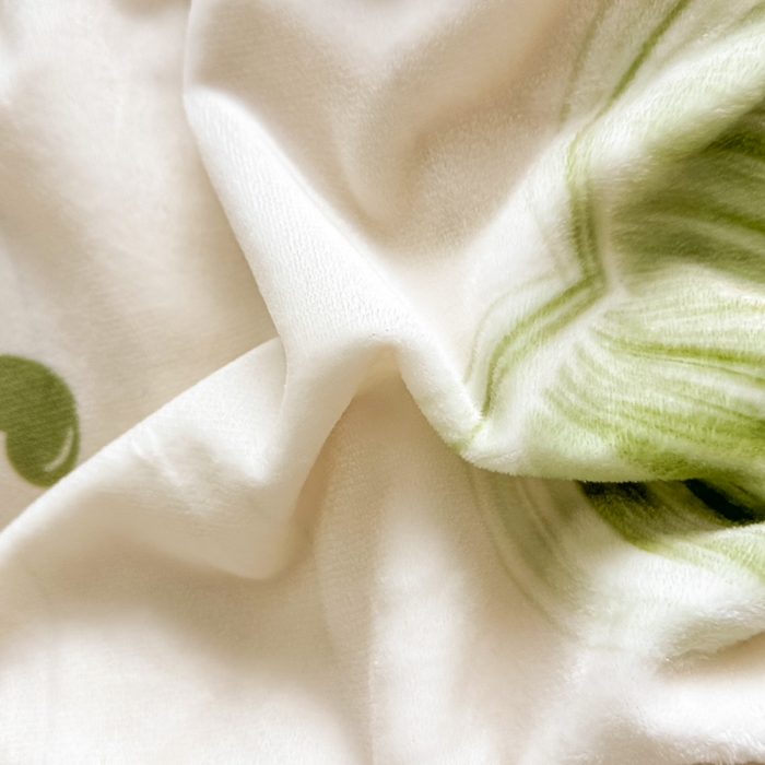 91家纺网 家纺一手货源 找家纺 首选家纺 2025新款直播热款双层蕾丝花边牛奶绒印花床盖四件套床盖单件三件套 心动-绿