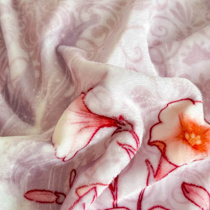 91家纺网 家纺一手货源 找家纺 首选家纺 2025新款直播热款双层蕾丝花边牛奶绒印花床盖四件套床盖单件三件套 紫色花影