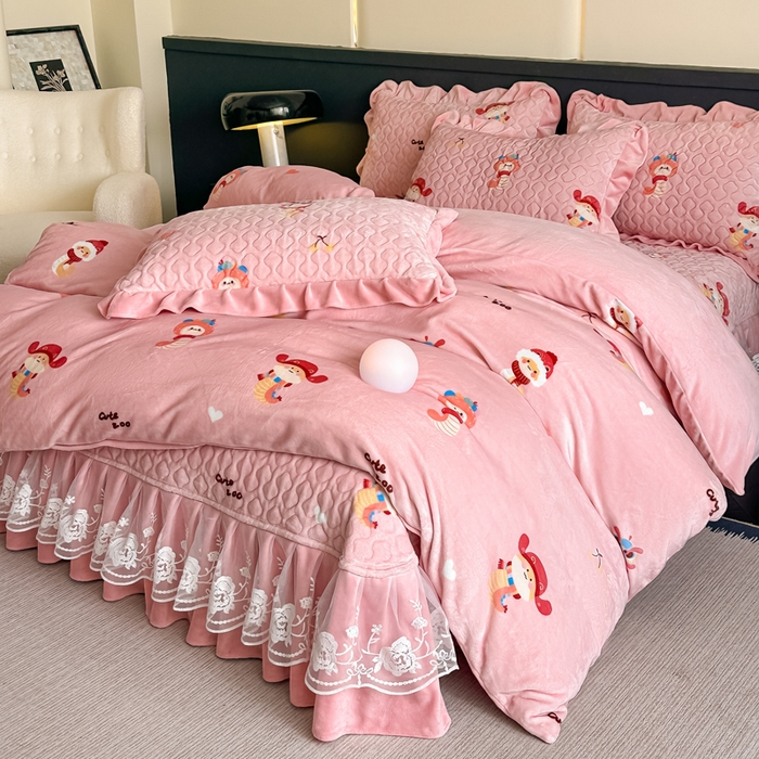 91家纺网 家纺一手货源 找家纺 首选家纺 2025新款直播热款双层蕾丝花边牛奶绒印花床盖四件套床盖单件三件套 动漫乐园