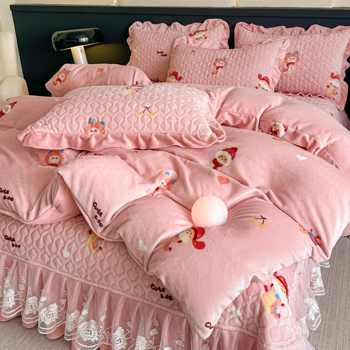 首选家纺 2025新款直播热款双层蕾丝花边牛奶绒印花床盖四件套床盖单件三件套 动漫乐园