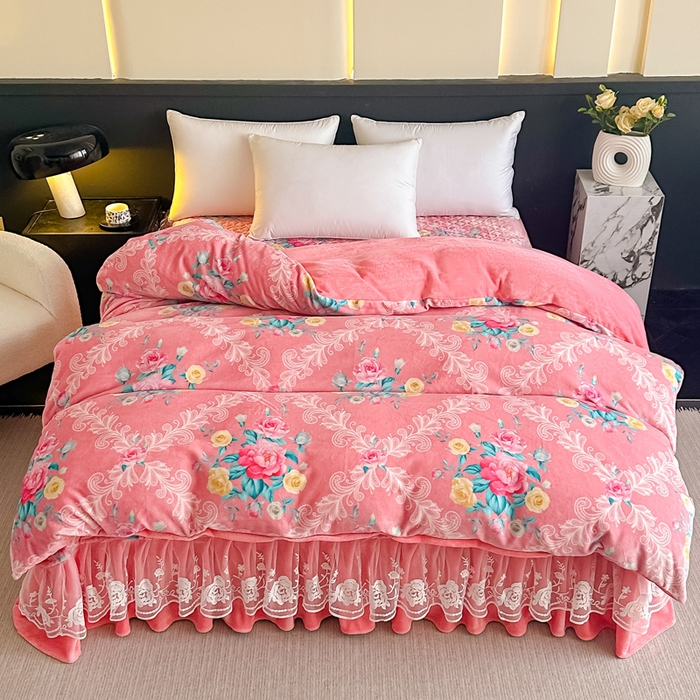 91家纺网 家纺一手货源 找家纺 首选家纺 2025新款直播热款双层蕾丝花边牛奶绒印花床盖四件套床盖单件三件套 魅力花园