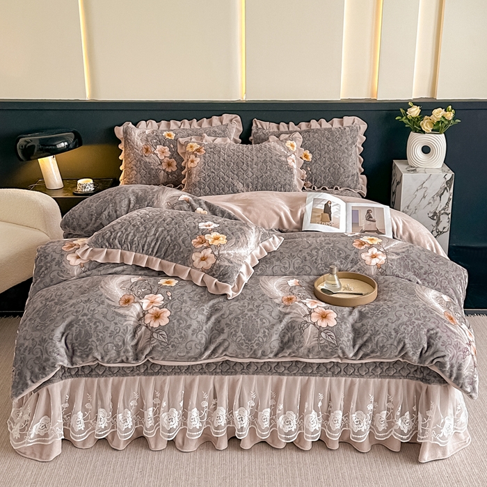 91家纺网 家纺一手货源 找家纺 首选家纺 2025新款直播热款双层蕾丝花边牛奶绒印花床盖四件套床盖单件三件套 诗情画意