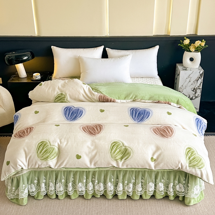 91家纺网 家纺一手货源 找家纺 首选家纺 2025新款直播热款双层蕾丝花边牛奶绒印花床盖四件套床盖单件三件套 心动-绿