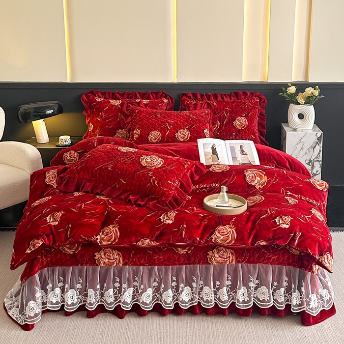 91家纺网 家纺一手货源 找家纺 首选家纺 2025新款直播热款双层蕾丝花边牛奶绒印花床盖四件套床盖单件三件套 盛夏