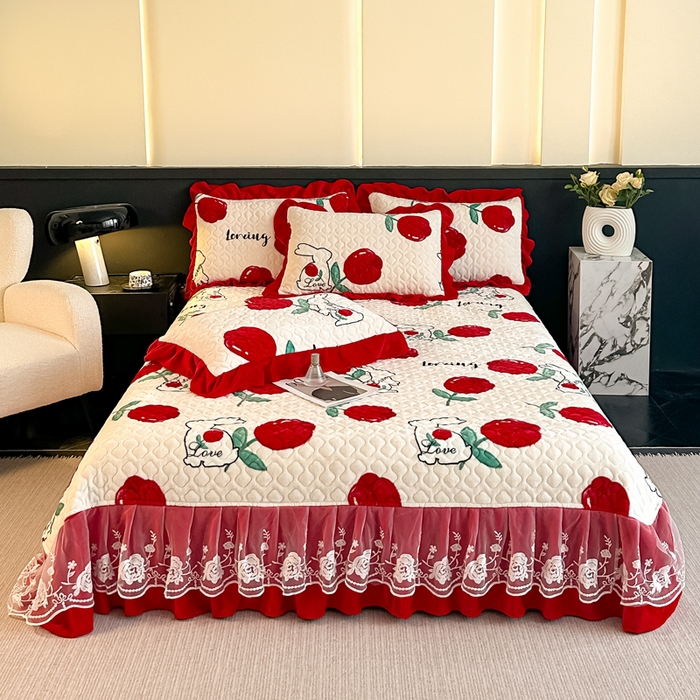 91家纺网 家纺一手货源 找家纺 首选家纺 2025新款直播热款双层蕾丝花边牛奶绒印花床盖四件套床盖单件三件套 郁兔红