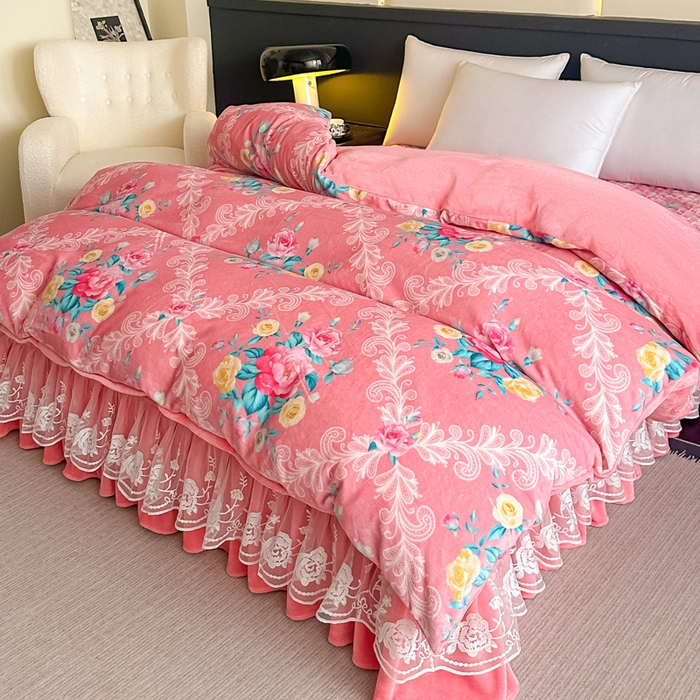 91家纺网 家纺一手货源 找家纺 首选家纺 2025新款直播热款双层蕾丝花边牛奶绒印花床盖四件套床盖单件三件套 魅力花园