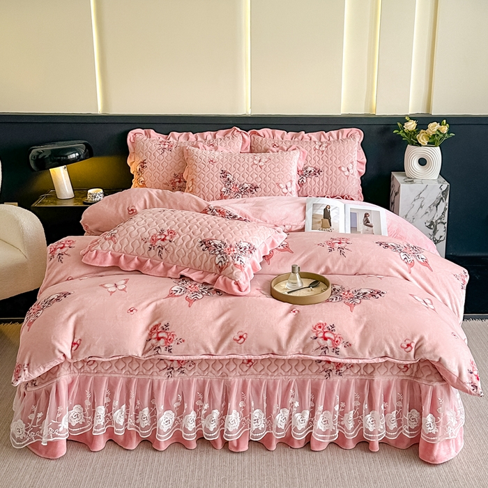 91家纺网 家纺一手货源 找家纺 首选家纺 2025新款直播热款双层蕾丝花边牛奶绒印花床盖四件套床盖单件三件套 蝴蝶漫舞