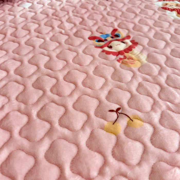 91家纺网 家纺一手货源 找家纺 首选家纺 2025新款直播热款双层蕾丝花边牛奶绒印花床盖四件套床盖单件三件套 动漫乐园