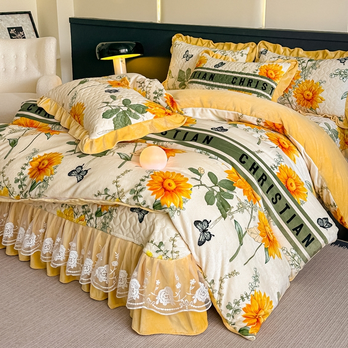 91家纺网 家纺一手货源 找家纺 首选家纺 2025新款直播热款双层蕾丝花边牛奶绒印花床盖四件套床盖单件三件套 向日葵