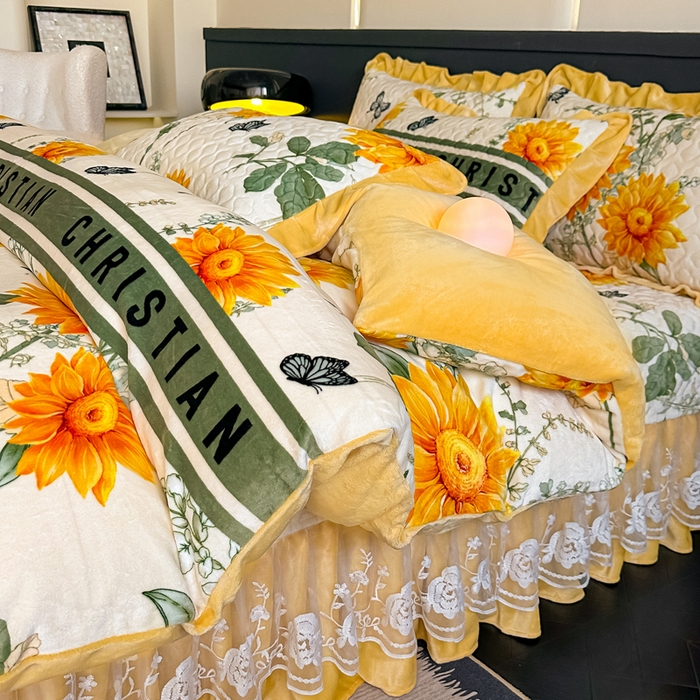 91家纺网 家纺一手货源 找家纺 首选家纺 2025新款直播热款双层蕾丝花边牛奶绒印花床盖四件套床盖单件三件套 向日葵