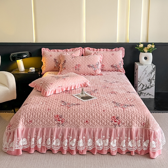 91家纺网 家纺一手货源 找家纺 首选家纺 2025新款直播热款双层蕾丝花边牛奶绒印花床盖四件套床盖单件三件套 蝴蝶漫舞