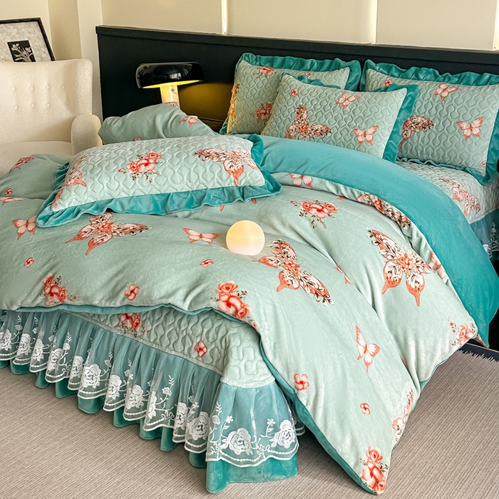 91家纺网 家纺一手货源 找家纺 首选家纺 2025新款直播热款双层蕾丝花边牛奶绒印花床盖四件套床盖单件三件套 水墨蝴蝶