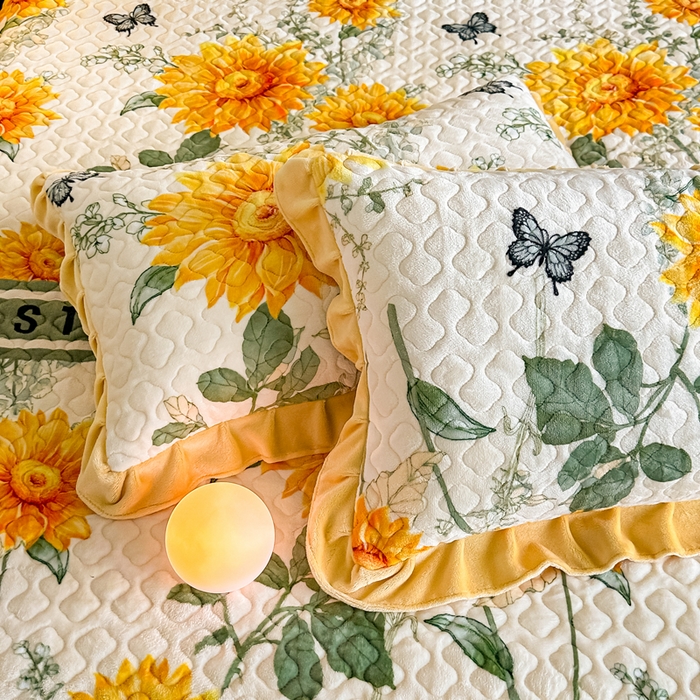 91家纺网 家纺一手货源 找家纺 首选家纺 2025新款直播热款双层蕾丝花边牛奶绒印花床盖四件套床盖单件三件套 向日葵