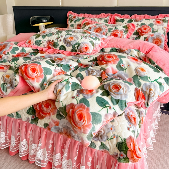 91家纺网 家纺一手货源 找家纺 首选家纺 2025新款直播热款双层蕾丝花边牛奶绒印花床盖四件套床盖单件三件套 花语梦