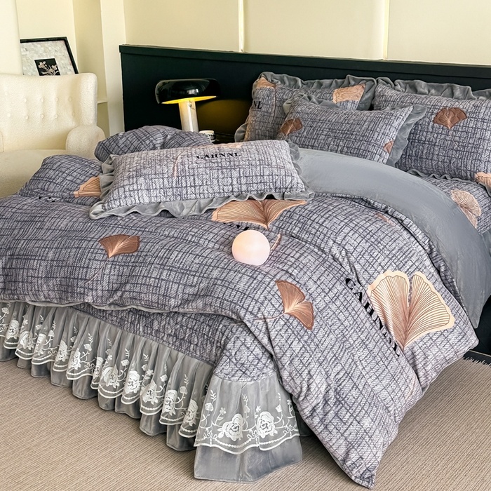 91家纺网 家纺一手货源 找家纺 首选家纺 2025新款直播热款双层蕾丝花边牛奶绒印花床盖四件套床盖单件三件套 梦想起航