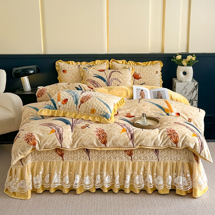 91家纺网 家纺一手货源 找家纺 首选家纺 2025新款直播热款双层蕾丝花边牛奶绒印花床盖四件套床盖单件三件套 大麦乐田