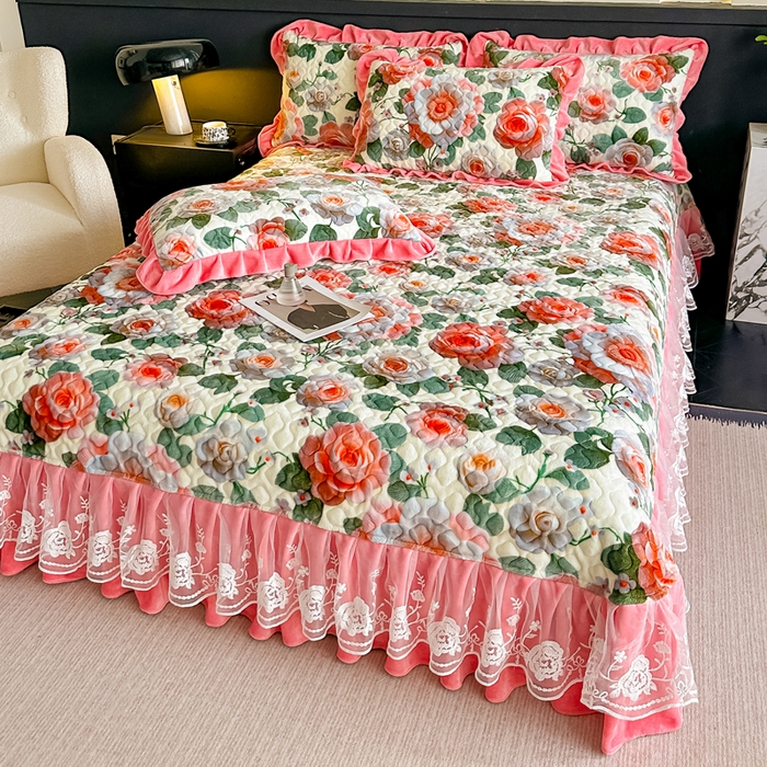 91家纺网 家纺一手货源 找家纺 首选家纺 2025新款直播热款双层蕾丝花边牛奶绒印花床盖四件套床盖单件三件套 花语梦