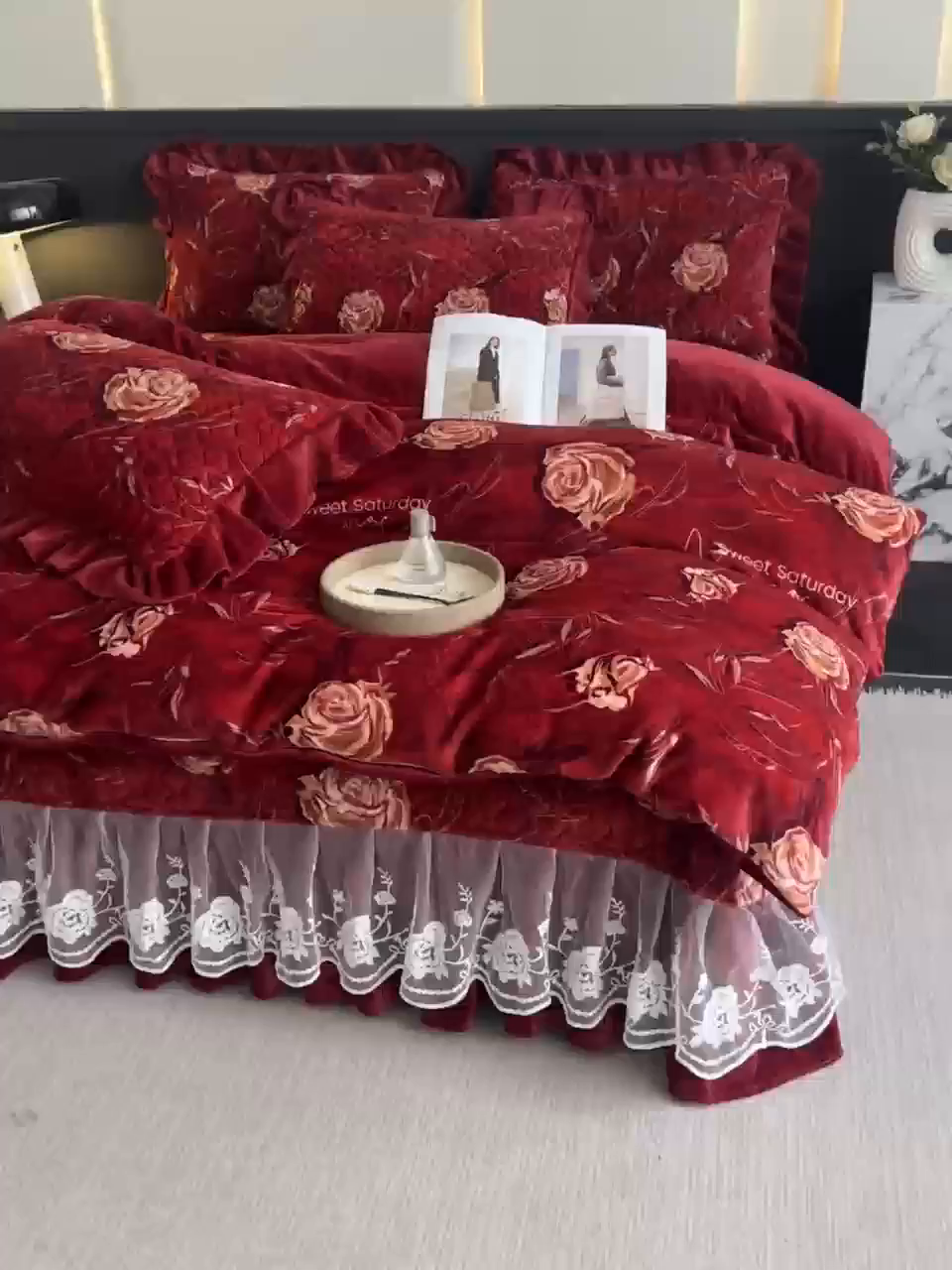 91家纺网 家纺一手货源 找家纺 首选家纺 2025新款直播热款双层蕾丝花边牛奶绒印花床盖四件套床盖单件三件套 盛夏