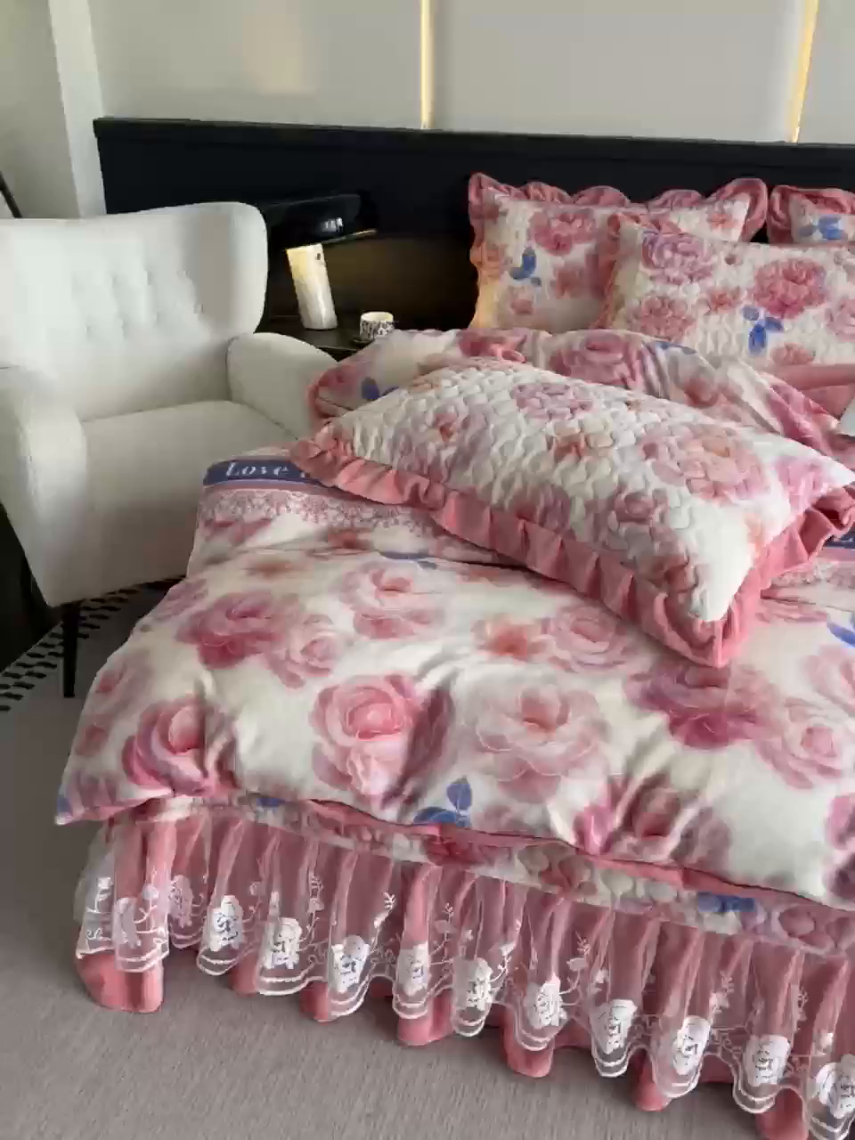 91家纺网 家纺一手货源 找家纺 首选家纺 2025新款直播热款双层蕾丝花边牛奶绒印花床盖四件套床盖单件三件套 阳光玫瑰