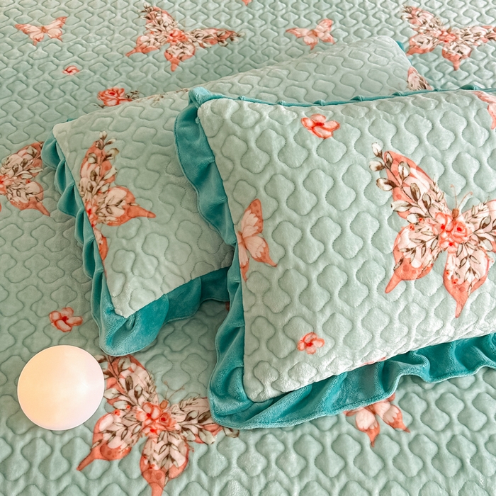 91家纺网 家纺一手货源 找家纺 首选家纺 2025新款直播热款双层蕾丝花边牛奶绒印花床盖四件套床盖单件三件套 水墨蝴蝶