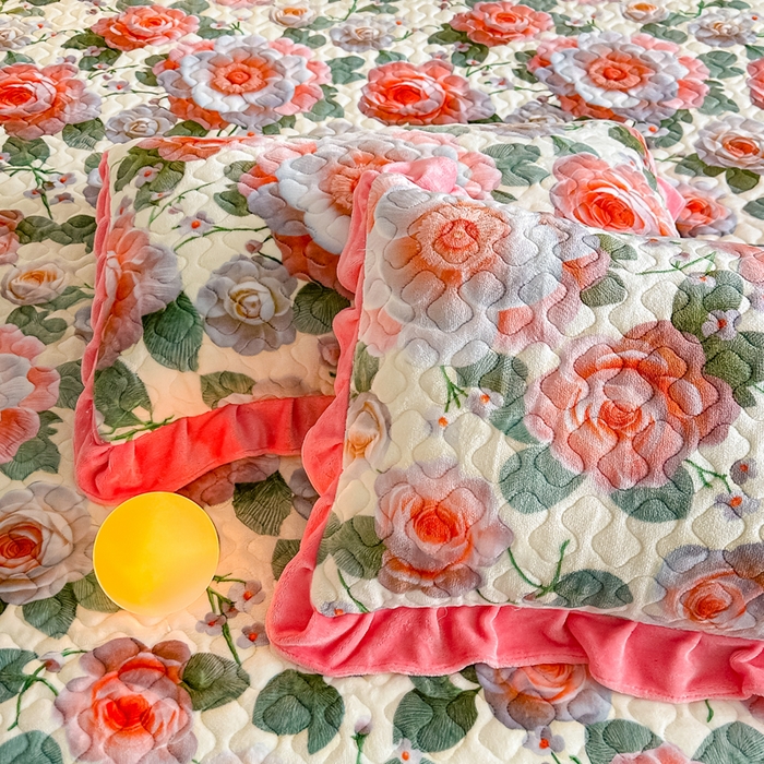 91家纺网 家纺一手货源 找家纺 首选家纺 2025新款直播热款双层蕾丝花边牛奶绒印花床盖四件套床盖单件三件套 花语梦