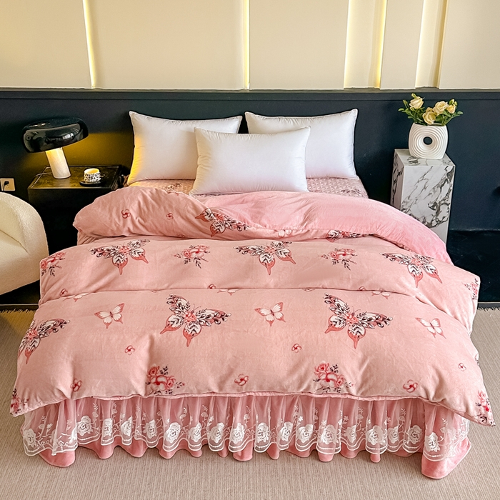 91家纺网 家纺一手货源 找家纺 首选家纺 2025新款直播热款双层蕾丝花边牛奶绒印花床盖四件套床盖单件三件套 蝴蝶漫舞