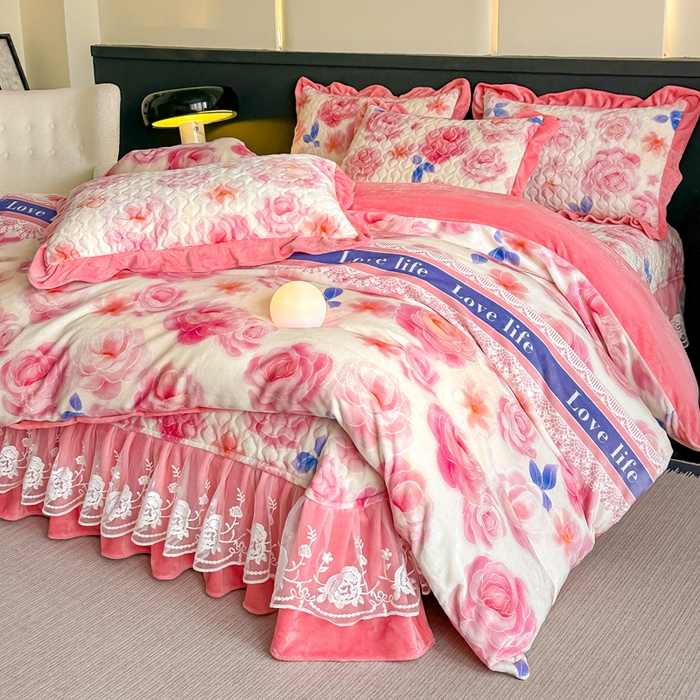 91家纺网 家纺一手货源 找家纺 首选家纺 2025新款直播热款双层蕾丝花边牛奶绒印花床盖四件套床盖单件三件套 阳光玫瑰