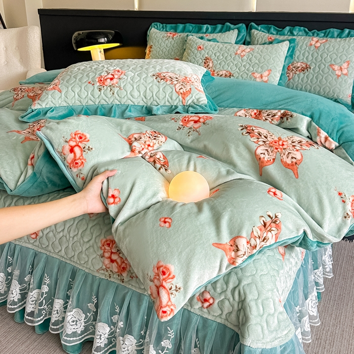 91家纺网 家纺一手货源 找家纺 首选家纺 2025新款直播热款双层蕾丝花边牛奶绒印花床盖四件套床盖单件三件套 水墨蝴蝶