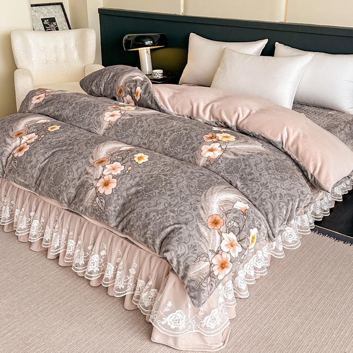 91家纺网 家纺一手货源 找家纺 首选家纺 2025新款直播热款双层蕾丝花边牛奶绒印花床盖四件套床盖单件三件套 诗情画意