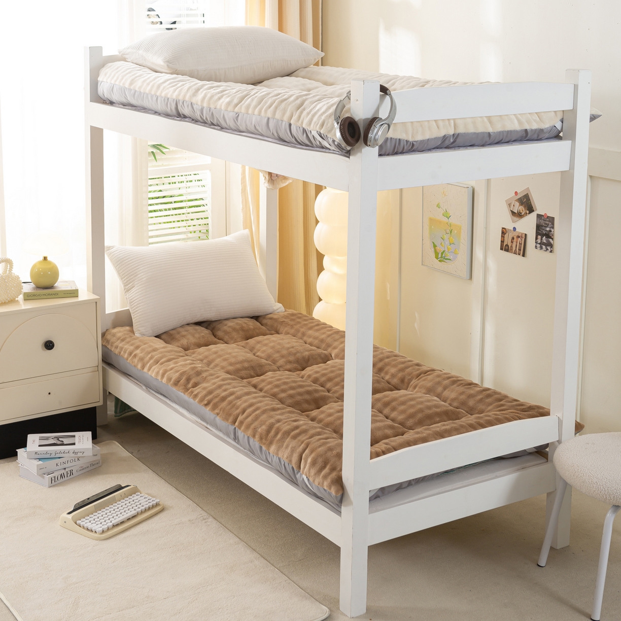 91家纺网 家纺一手货源 找家纺 枋梢家纺 2025新款高克重牛奶兔毛绒学生床垫 摩卡