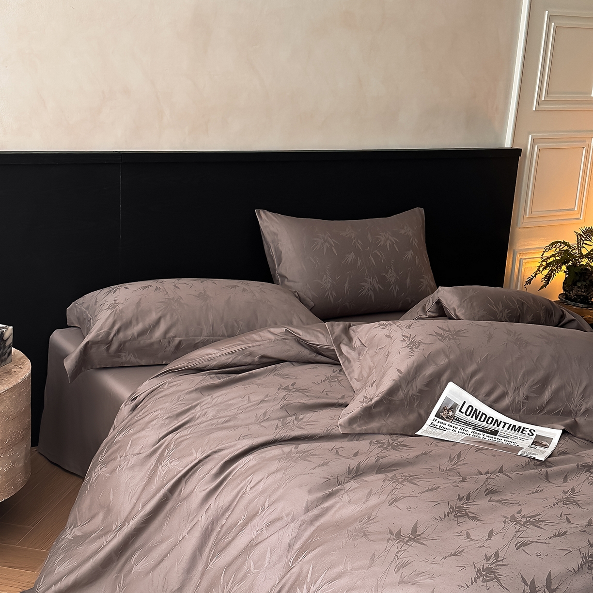 91家纺网 家纺一手货源 找家纺 舒慕家纺 2025新款100支长绒棉浮雕提花四件套 辉映